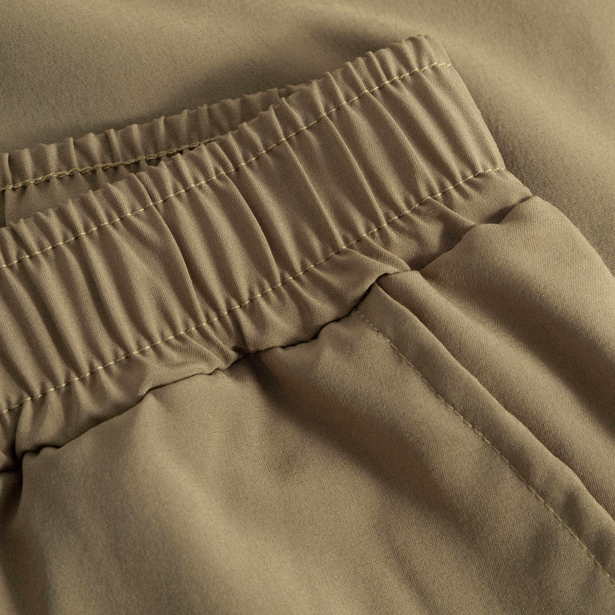 Mens Active Globe Shorts - Walnut